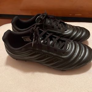 Kids Adidas soccer cleats black size 6